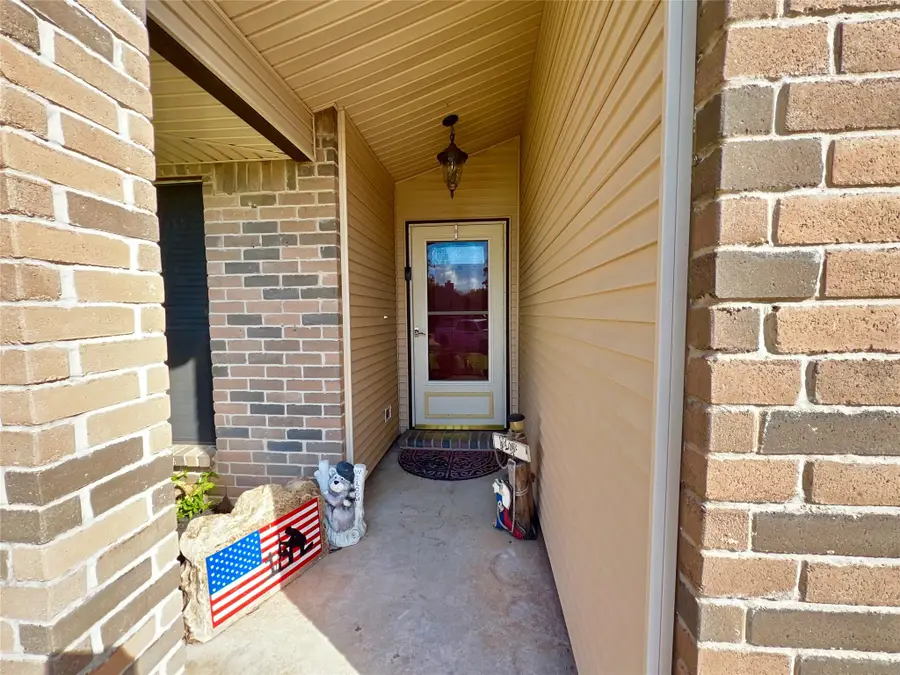 104 Trail Ride Road, Angleton, TX 77515 - Image #3