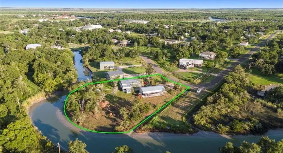 101 Oyster Street, Anahuac, TX 77514 - #2