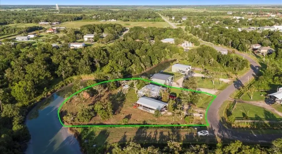 101 Oyster Street, Anahuac, TX 77514 - #3