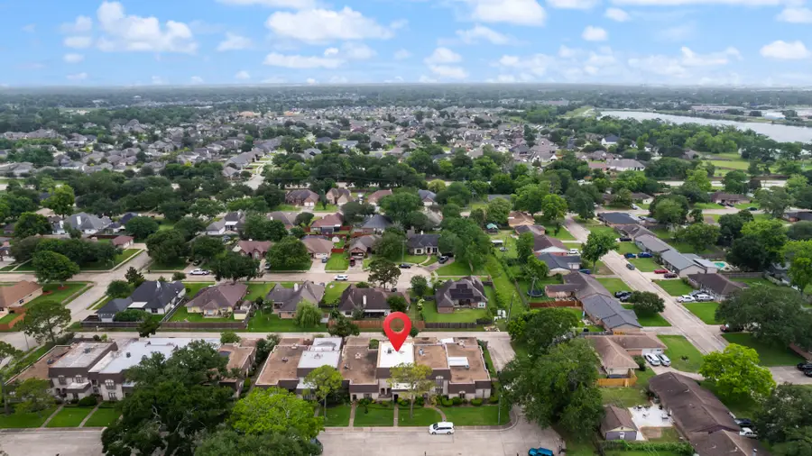 69 S Bachelor Button Street, Lake Jackson, TX 77566 - #2