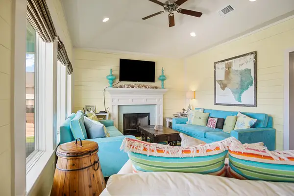 122 Ocean View Drive, Crystal Beach, TX 77650