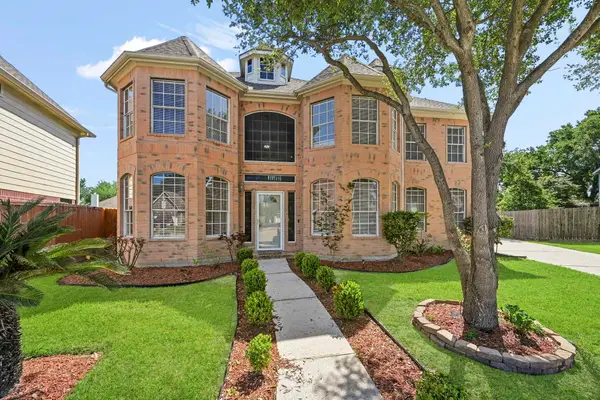 215 Crabapple Drive, Baytown, TX 77520