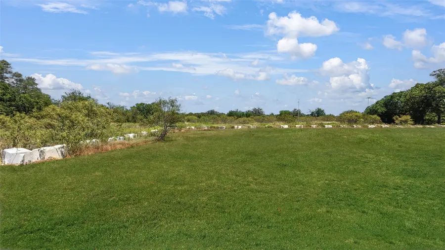 3924 Us-290 E, Paige, TX 78659 - #3