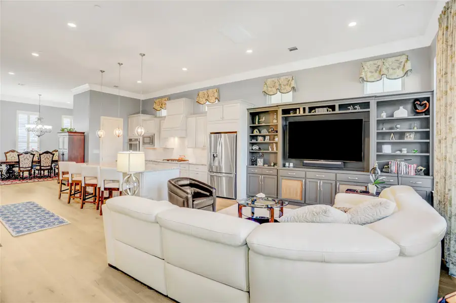 827 Dunleigh Meadows Lane, Houston, TX 77055 - Image #2