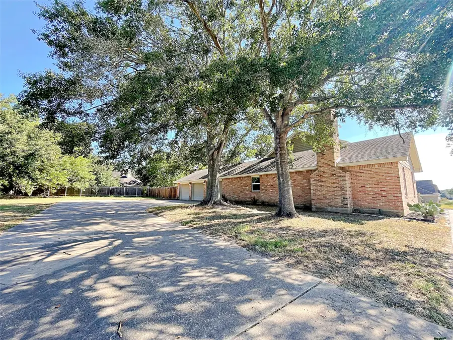 3000 Shadow Lawn, Brenham, TX 77833 - #2