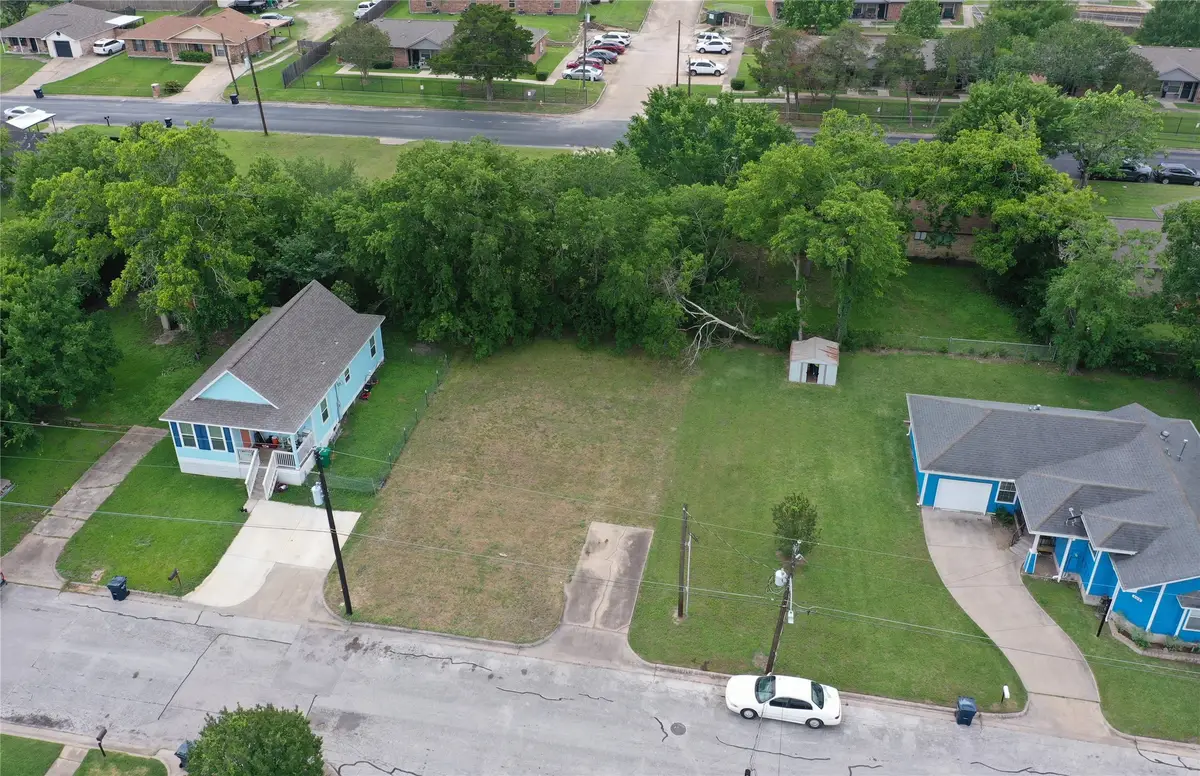 805 W Wilkins Street, Brenham, TX 77833 - #1