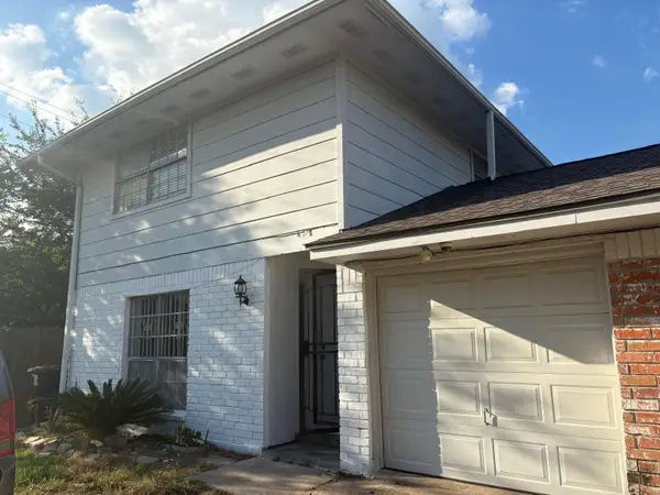 6326 S Briar Bayou Dr, Houston, TX 77072
