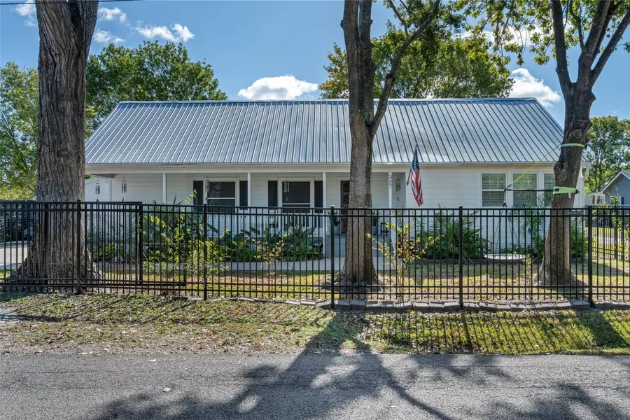 327 Middleton Street, Bacliff, TX 77518 - #2