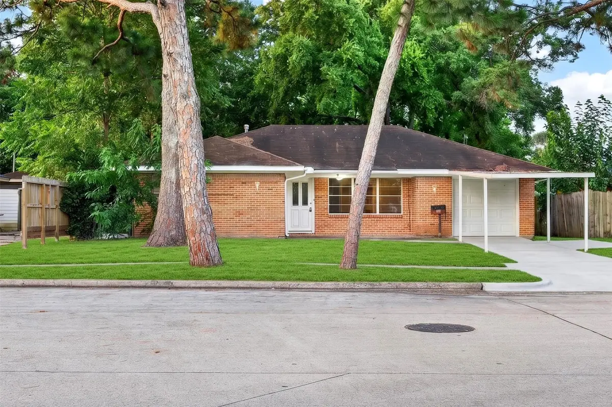 530 Globe Street, Houston, TX 77034 - #1