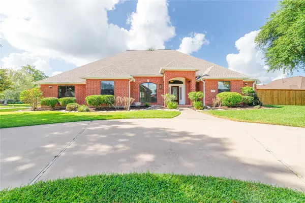203 Canyon Oak Drive, Lake Jackson, TX 77566