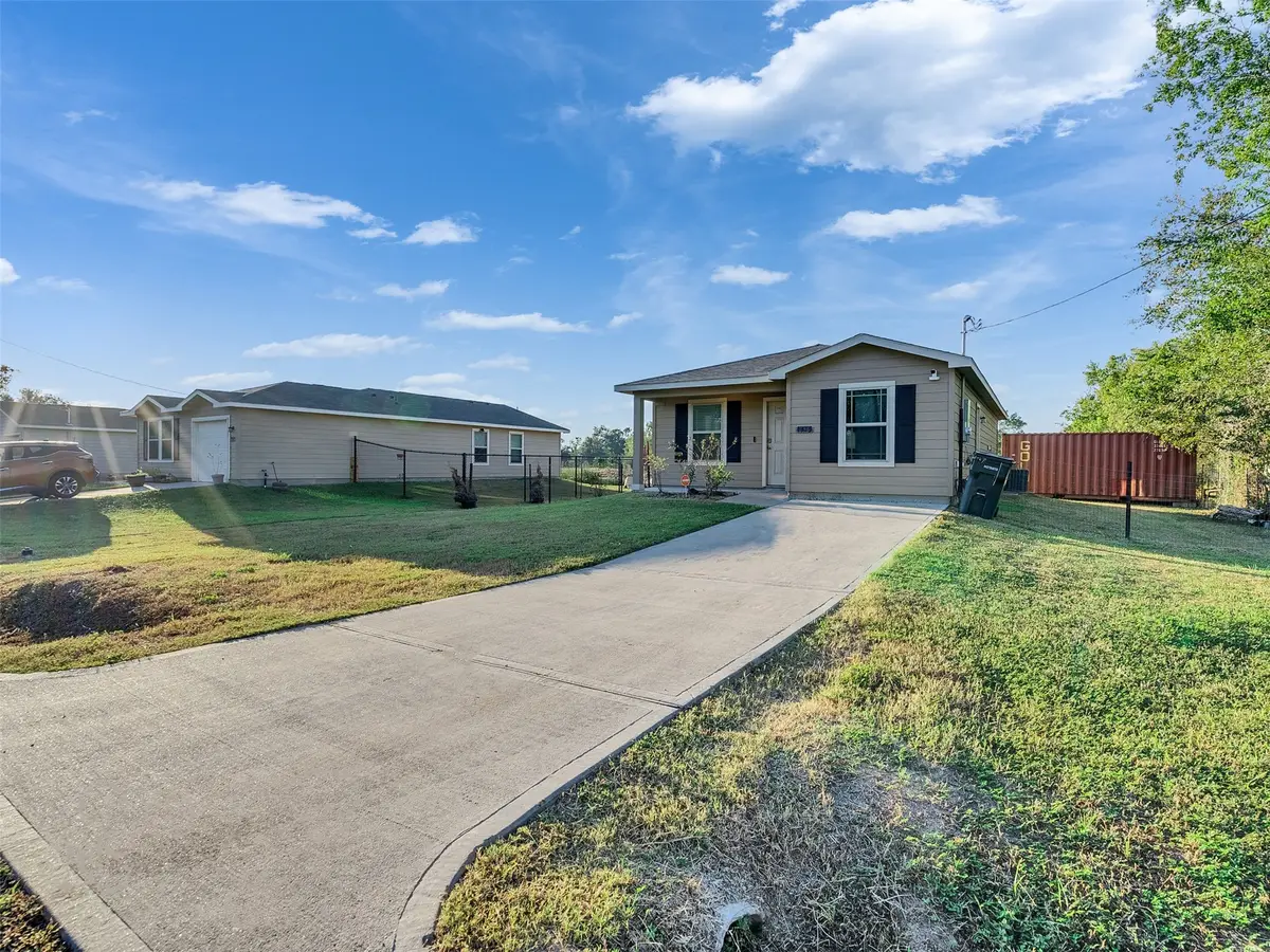 1315 Sam St, El Campo, TX 77437 - Image #1