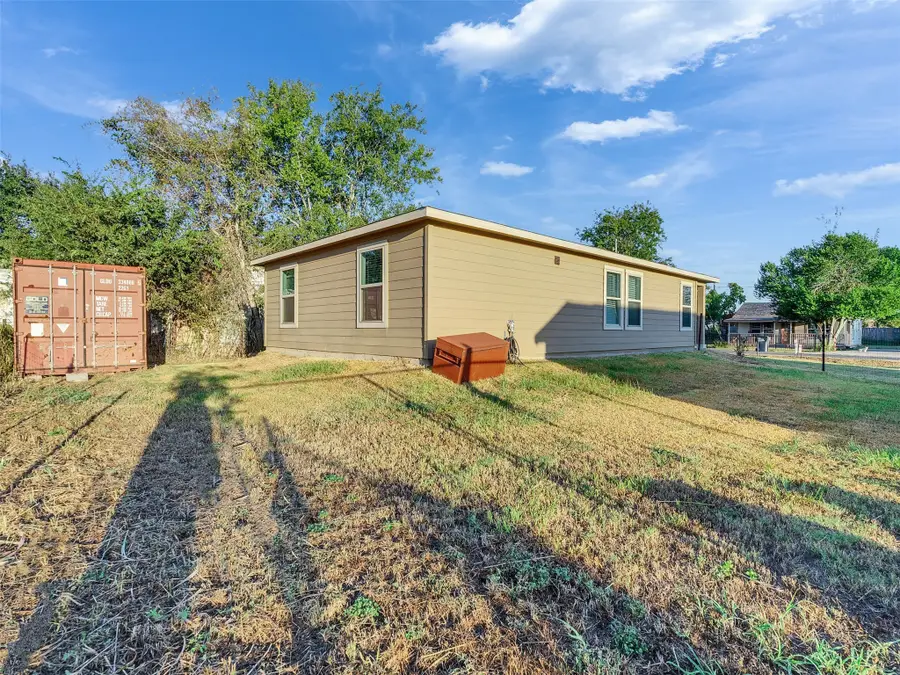 1315 Sam St, El Campo, TX 77437 - Image #3