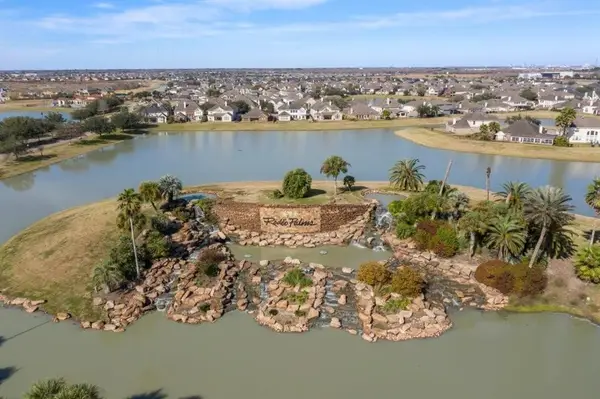 34 San Simeon Drive, Manvel, TX 77578