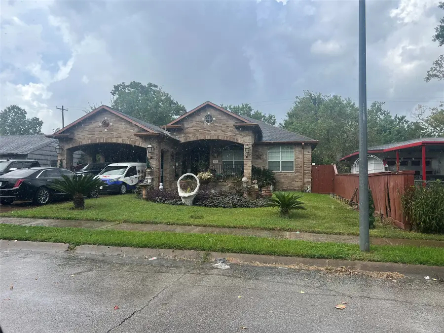 5771 Belarbor Street, Houston, TX 77033 - Image #2