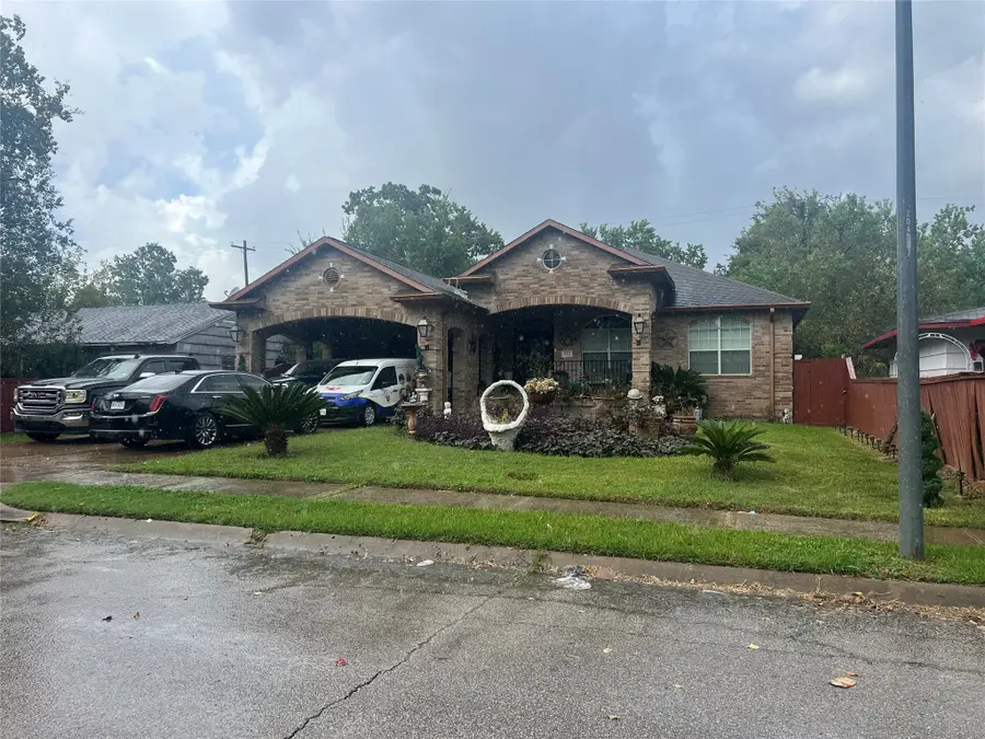 5771 Belarbor Street, Houston, TX 77033 - Image #3