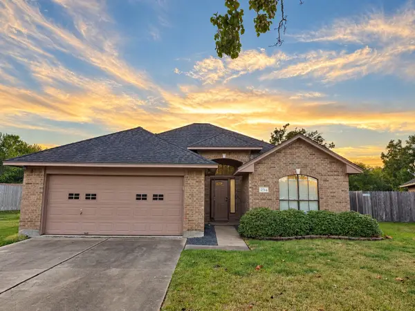 234 Mango Street, Lake Jackson, TX 77566