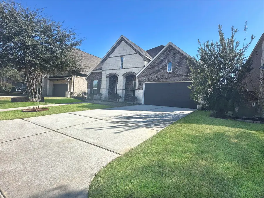 22214 Meandering Springs Drive, Spring, TX 77389 - Image #3