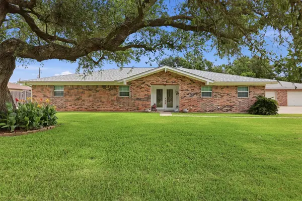 186 Poinsettia Street, Bridge City, TX 77611