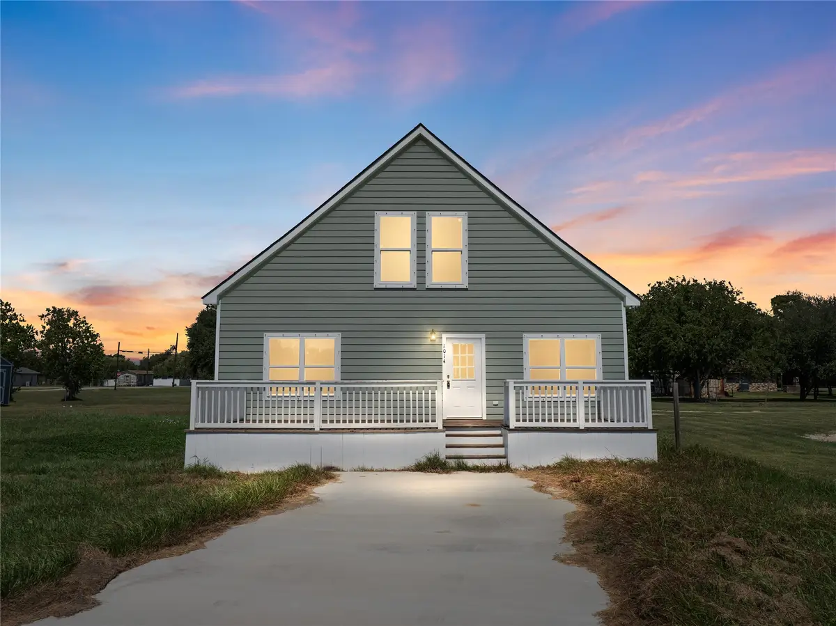 1014 Humphrey Avenue, Palacios, TX 77465 - Image #1