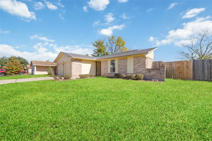 563 Slumberwood Drive, Houston, TX 77013 - Image #2