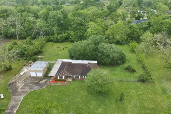 308 County Road 893b, Angleton, TX 77515