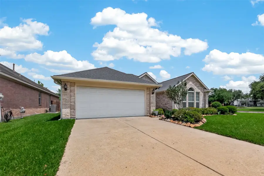 1823 Gillingham Way, Pasadena, TX 77504 - #2