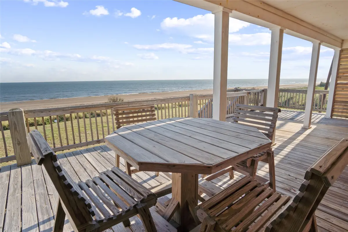 981 Dolly Street, Gilchrist, TX 77617 - Image #1