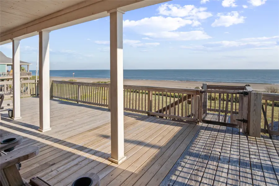 981 Dolly Street, Gilchrist, TX 77617 - Image #2