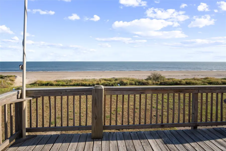 981 Dolly Street, Gilchrist, TX 77617 - Image #3