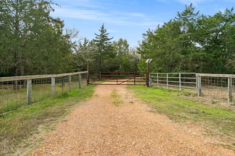 1925 Hills Road, Carmine, TX 78932 - Image #3