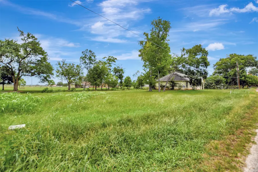 308 Heath Avenue, Madisonville, TX 77864 - #2