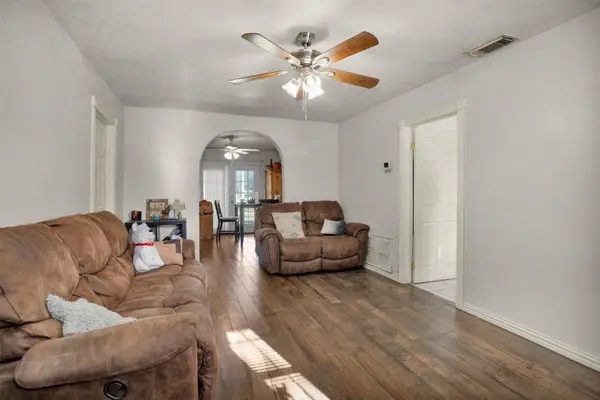 417 E Park Street, Alvin, TX 77511