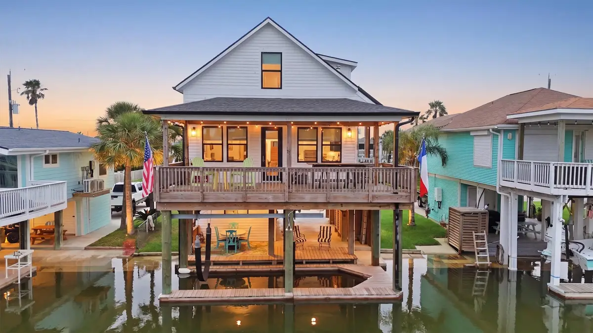 16710 Cabeza De Vaca, Jamaica Beach, TX 77554 - #1