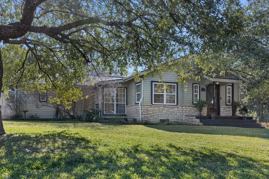 1506 E Washington Ave, Navasota, TX 77868 - Image #2