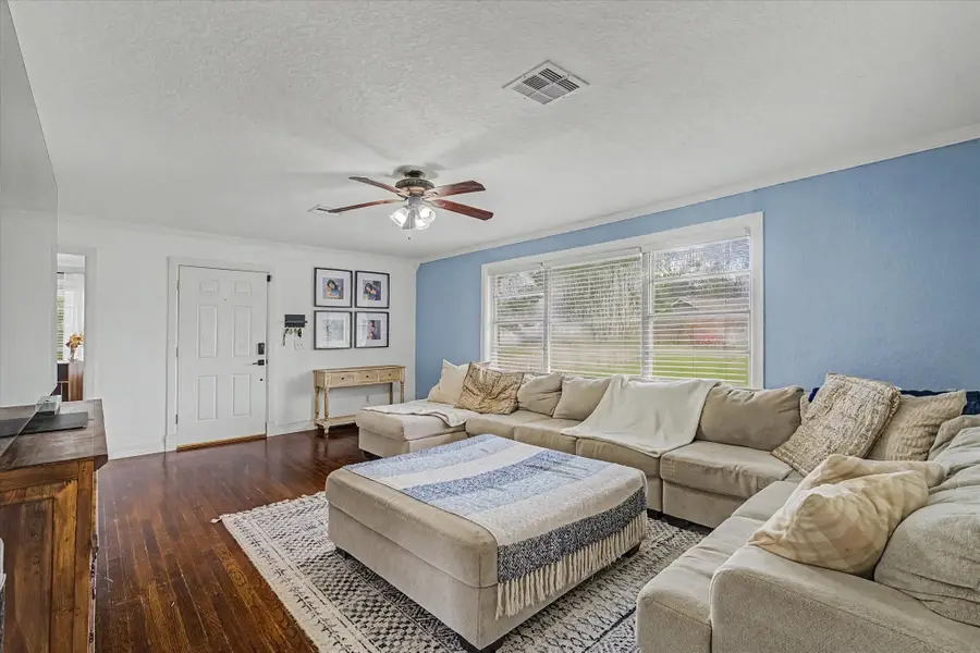 106 N Mahan Street, Richwood, TX 77531 - #3