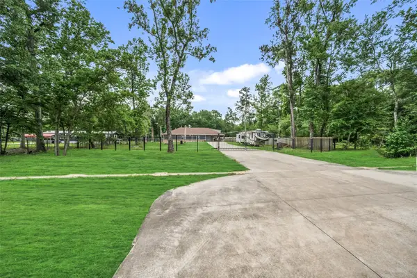 90 County Rd 3563, Cleveland, TX 77357