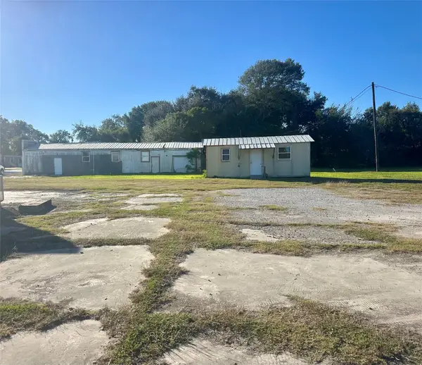 2089 Canal St, Port Arthur, TX 77640