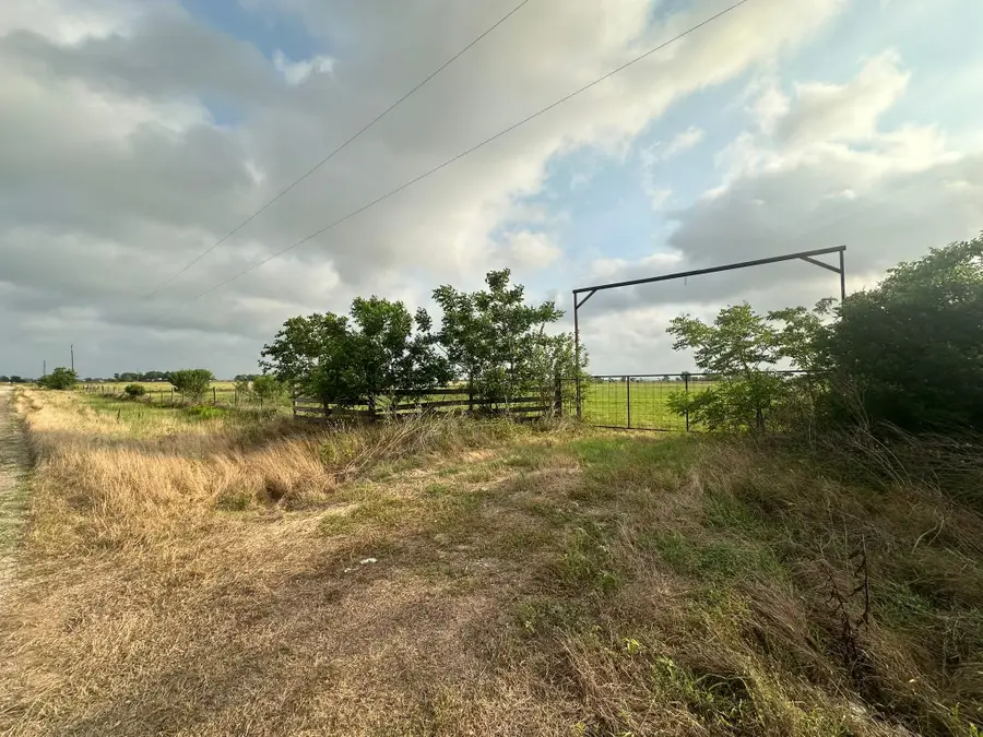 889 Old Columbus Rd N, Sealy, TX 77474 - #3