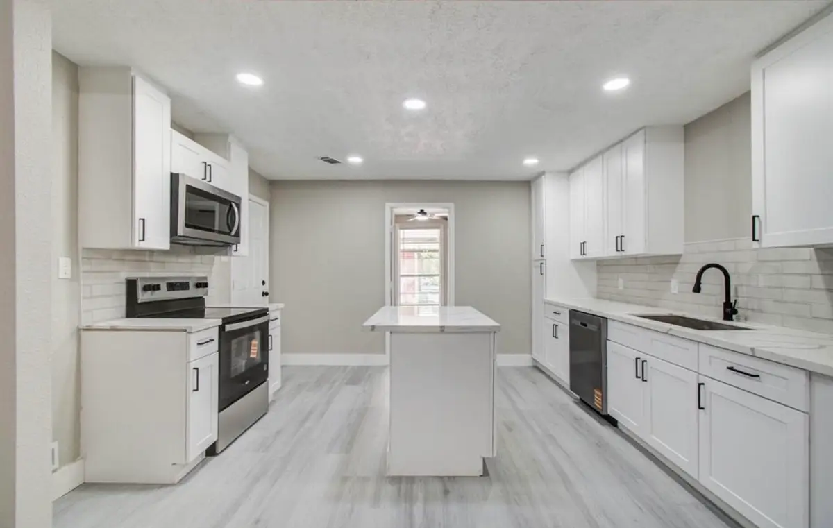 1007 San Jacinto Street, Highlands, TX 77562 - Image #1