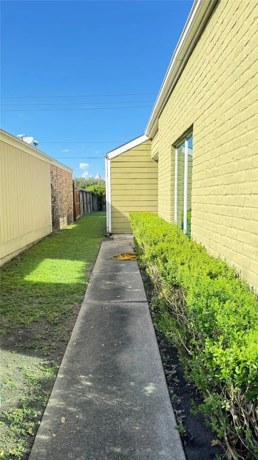 11810 Zarroll Drive, Houston, TX 77099 - Image #2