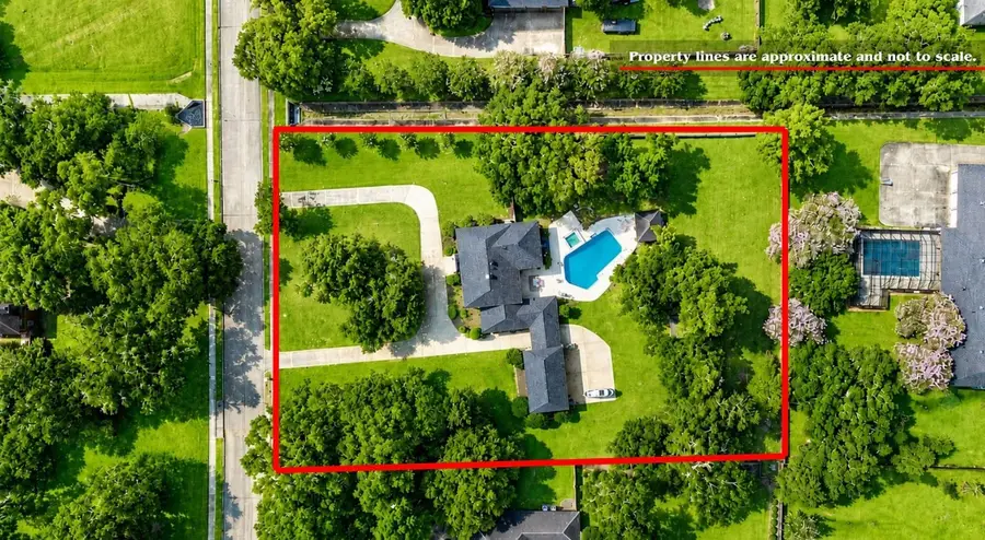 111 Cherrywood Dr, Lake Jackson, TX 77566 - #2