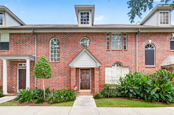 1253 El Camino Village Drive, Webster, TX 77058