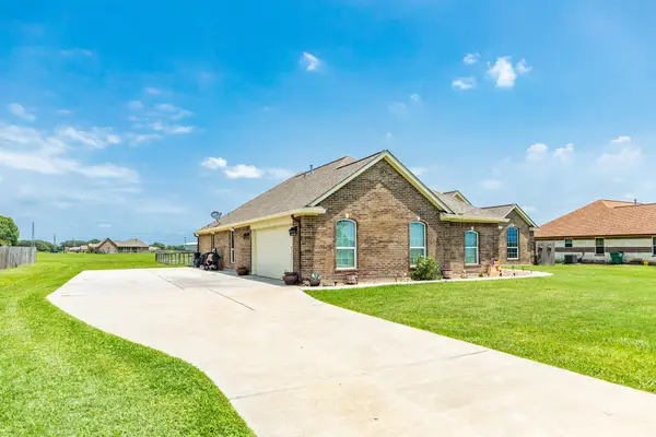 920 Quarter Horse Trail, Angleton, TX 77515