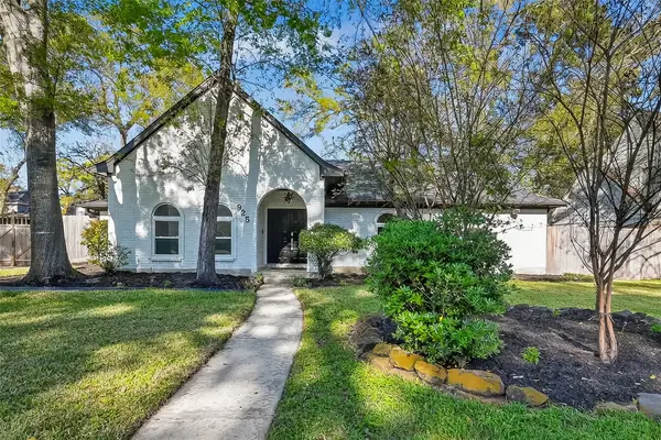 925 Manchester Drive, Conroe, TX 77304