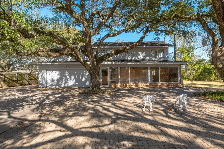 1423 N Wharton Street, El Campo, TX 77437 - #2