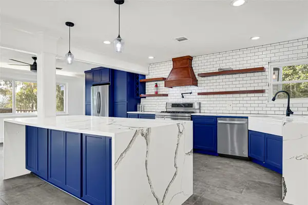 404 S Burnett Drive, Baytown, TX 77520