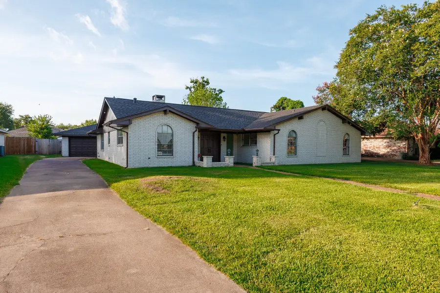 502 Red Bud Ln, Baytown, TX 77520 - #3