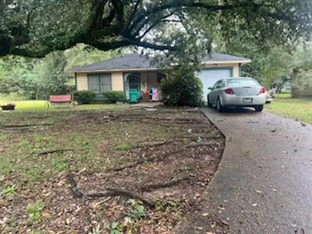 8 Circle R, Orange, TX 77630 - #1