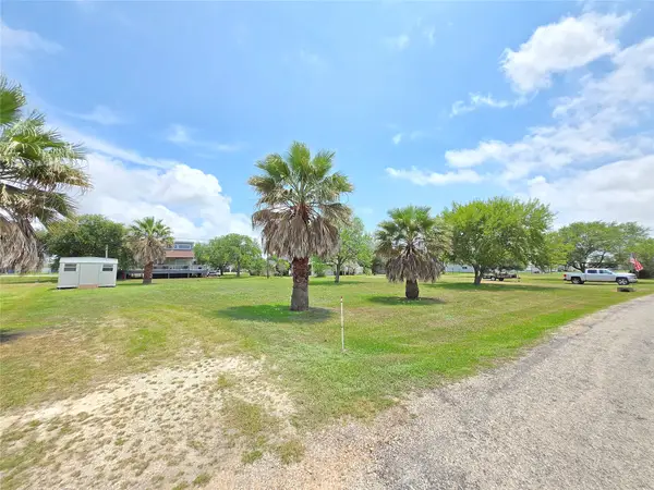 631 W Bayshore Drive, Palacios, TX 77465