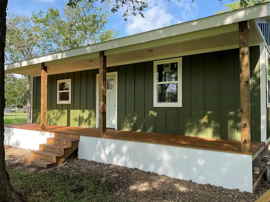 808 Josephine Street, Yoakum, TX 77995 - Image #2